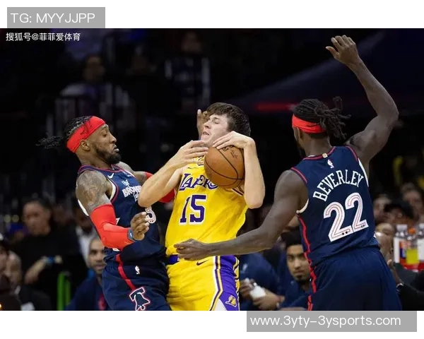 普尔及时协防成功制止费尔斯偷袭多特展现出色防守能力 普尔及时协防成功制止费尔斯偷袭多特展现出色防守能力